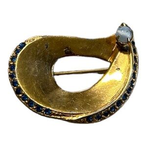 Vintage crystal brooch